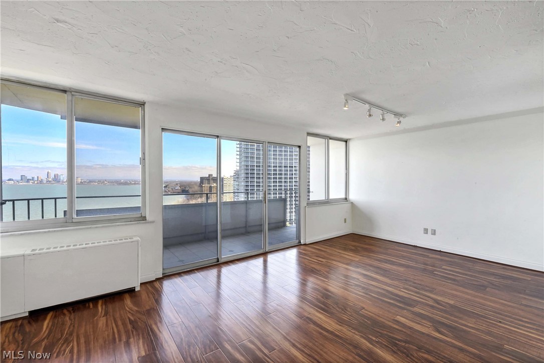 The Carlyle - Residential