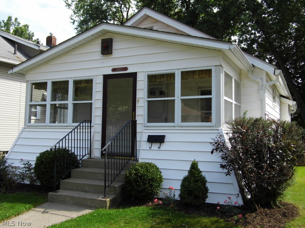 LEASEE will allow continued marketing of the home & will agree to showings of the home by professional real estate agents. This was a quaint family home for over almost 15 years for present owner who just installed BRAND NEW CARPET in neutral frieze color. Painting also just completed, newer furnace & air conditioning, updated flooring, vinyl siding & newer dimensional roof all compliment this home! Large living room with window seat, front enclosed porch with windows, electric & storm security door. Bright kitchen with laminate flooring & eat in kitchen room over looking the rear fenced in yard & single car garage. Rear patio with covered roof allows you to sit outside & keep an eye out on the rear yard with wood fence enclosing the back yard with gates. Nice landscaping with good color round out the well kept look of this home. Owner likes the neighbors and surrounding houses look good too. Updated electrical box, water tank & furnace with air conditioning are a bonus to the waterpro