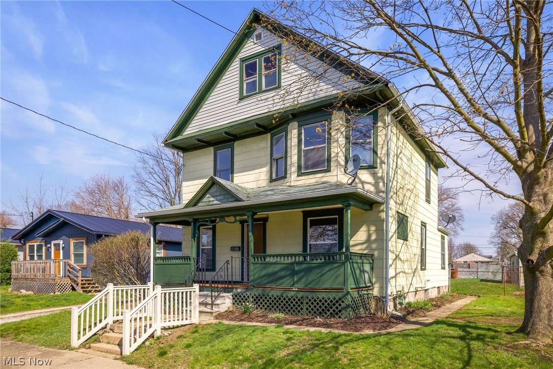 Take a fresh look at this one. This 3-bedroom, 1.5-bath home sits in a convenient location close to shopping, dining, and major expressways. Recent updates throughout the home include fresh paint, flooring improvements, an updated kitchen, refreshed bathrooms, and select window replacements. The fenced backyard offers room for pets, entertaining, or simply relaxing outdoors, and the detached 2 car garage adds covered parking plus extra storage. Come see what's changed.