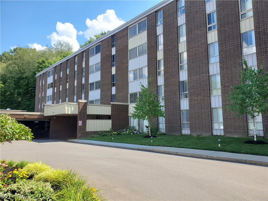 Silver Lake Towers Condo - Residential