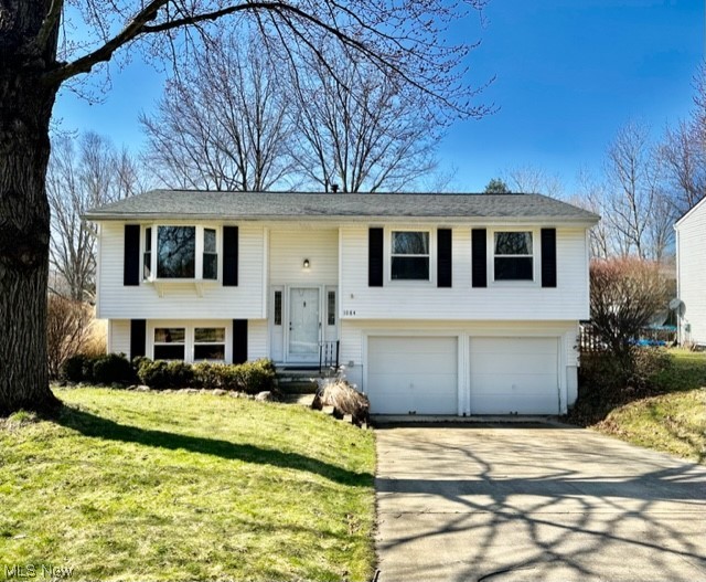 Welcome home!  Dont miss this updated bi level in a wonderful residential community, conveniently located near everything Kent has to offer! Main floor boasts an open floor plan with a vaulted great room and modern neutral paint colors throughout.  Kitchen remodeled in 2020 with stainless appliances, new flooring and new counters.  Dining room has sliders out to the large back deck and fully fenced back yard. Spacious bedrooms with good closet space.  Lower level family room and half bath plus laundry room.  So many updates! Newer windows throughout,  updated lighting in '21, new furnace in '22, gutter guards and roof sealed in '22, new garbage disposal in '22, bathroom tub, faucets and sink updated in '22-23.  Priced to sell!