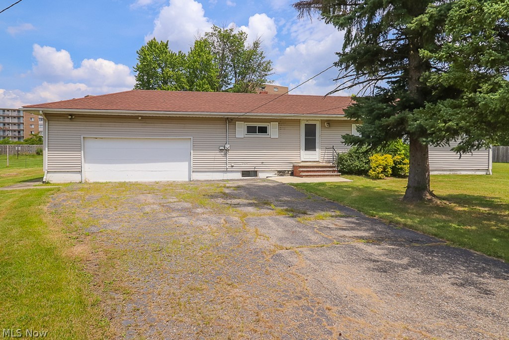 Great 3 bed 1.5 bath ranch home in Bedford with plenty of potential. It offers a bright living room with large picture window, dining room, spacious kitchen and large den at the back of the house. There are 3 bedrooms, a full bath and a convenient half bath as well. Home also has an attached 2 car garage, central air and incredibly spacious lot. Reach out to learn more!