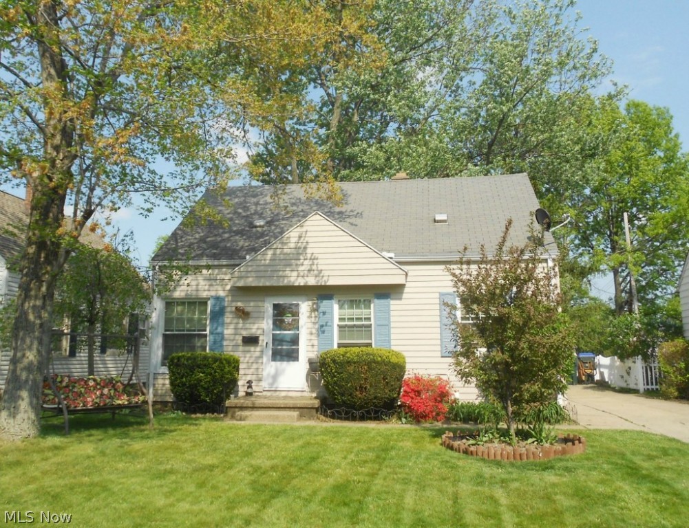 Super sharp 3 bedroom cape in ideal location close to shopping and restaurants.  This property features an eat in, applianced, updated kitchen with hickory cabinets, an updated bath and newer windows.  Two of the bedrooms are on the first floor, a spacious third bedroom with nice closet space, built ins & rarely available half bath complete the second level.  The full basement is just waiting to be finished; 1 1/2 car garage and beautiful extra large backyard.  Home warranty is offered for peace of mind.