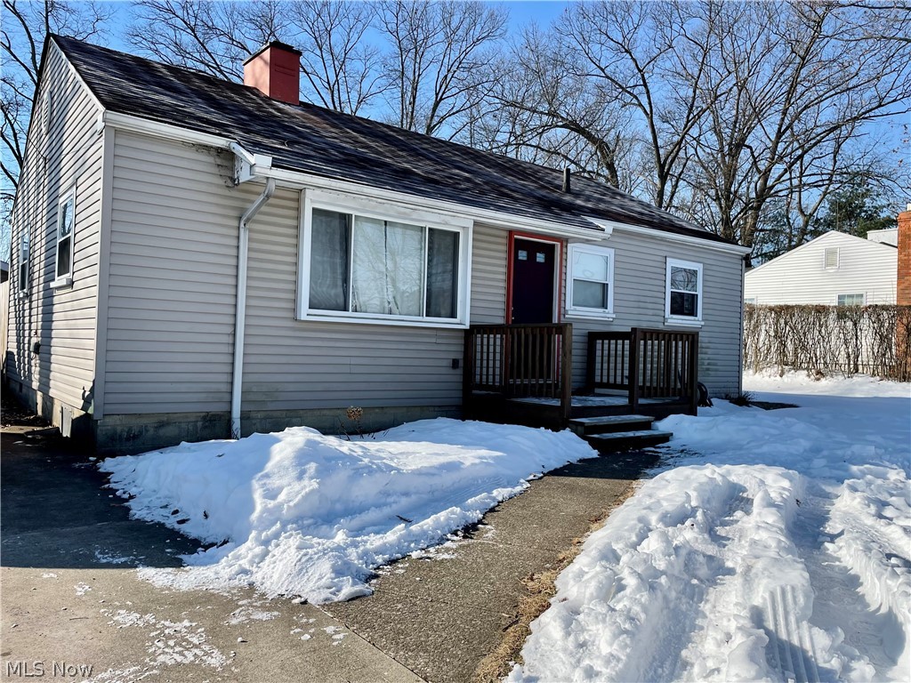 Nice 3 bedroom 1 bath home near Brookside Park and Golf Course. Home features great location with fenced back yard, new storage shed, 1 car detached garage with concrete drive way. Great starter home or retirement home. Walking distance to the park and convenient to downtown Ashland.