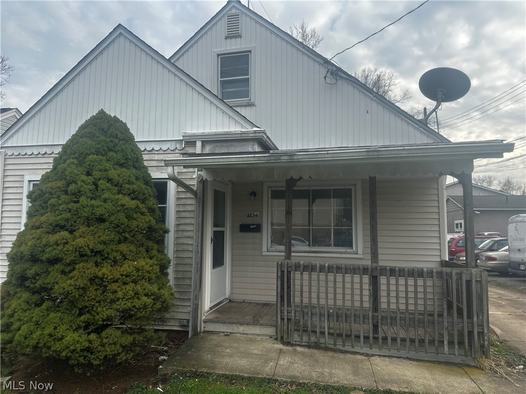 This lovely Cape has been updated with new carpet throughout the main floor, new lvp in the kitchen, and a fresh paint job throughout the entire home. 
Appliances provided are a Fridge and stove. 
Tenant pays all utilities. 
1 car garage with a long driveway for parking.
