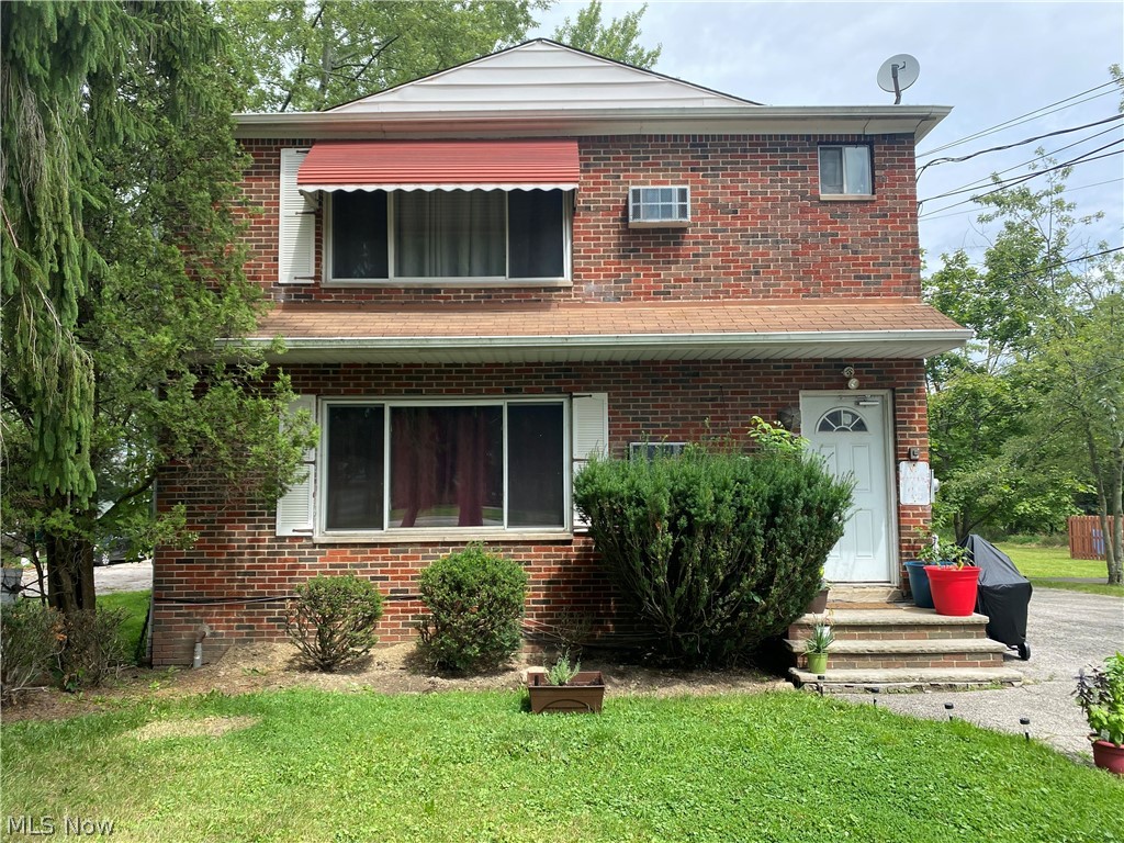 4 unit fixer upper! Great investment opportunity. Call Agent Moblie with any questions.