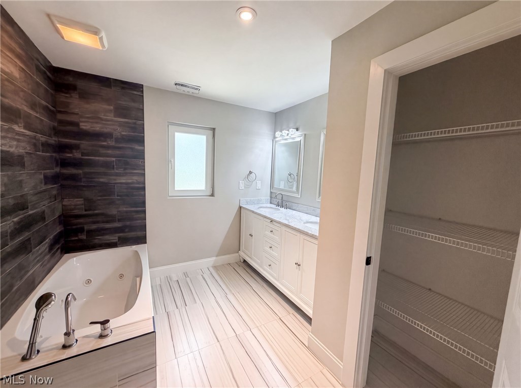 Moreland Hills Cos Chagrin Hi - Residential
