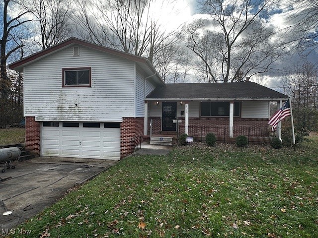 Come see this 3-bedroom, 1.5-bath multi-level single-family home in the city of Warren, OH. This property offers solid potential for the right buyer—whether you're looking to add value through updates or hold it as a long-term investment.

With 3 bedrooms, and a functional 1.5-bath layout, this home provides a strong foundation for your next project. Put in your own sweat equity to create a fresh start, modernize the space, and unlock the full potential this property has to offer.

If you're building your portfolio or searching for your next opportunity, this one is worth a look!