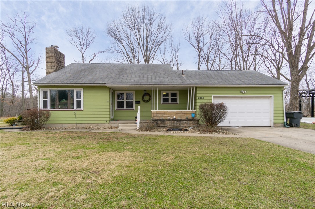 Looking for the perfect home with NEW ROOF, nice kitchen, dining area, large master bedroom, beautiful bathroom, great entertaining space and large basement? You just found it all! This charming home is situated on a picturesque 0.5 acre lot with an overlook to Mahoning River. Living is easy here. Filled with natural light living room, beautiful stone-surround fireplace welcome you into the house. An appealing master bedroom with other two charming bedrooms offer comfort to you. Arrive in your own spa when you enter this beautiful bathroom. If that is not enough, then picture yourself entertaining and gathering with your loved ones in the main-floor, sizable family room. Wish to entertain outside instead? There is plenty of room on the front porch, side stoop, and back patio. In addition to all, there is an exercise room in the basement. This home is made for you to enjoy it, and to build happy memories in it.
The house UPDATES include: new roof, new furnace (95% efficiency), new cent