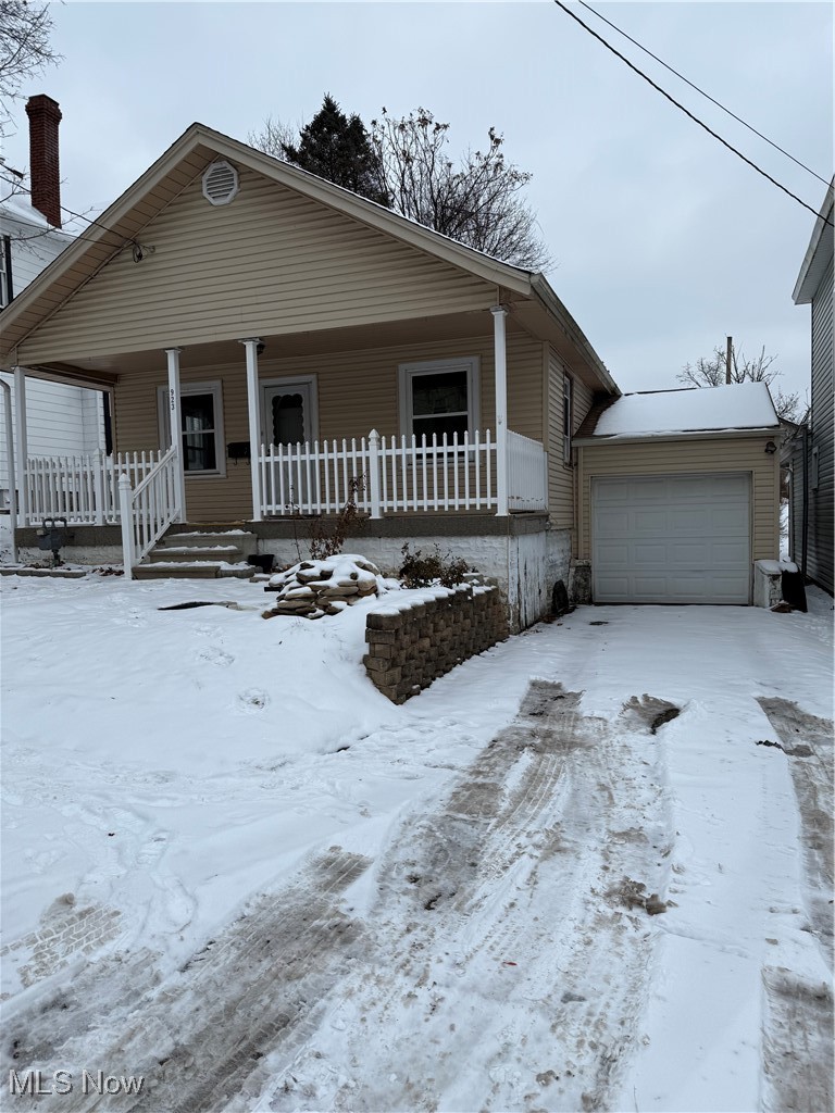 New Year, New Home or New Investment.  Now is the time to take ownership of this two bedroom home. Needs a little tlc, but now is the chance to make it what you want. This is agent owned. Come make your appointment.