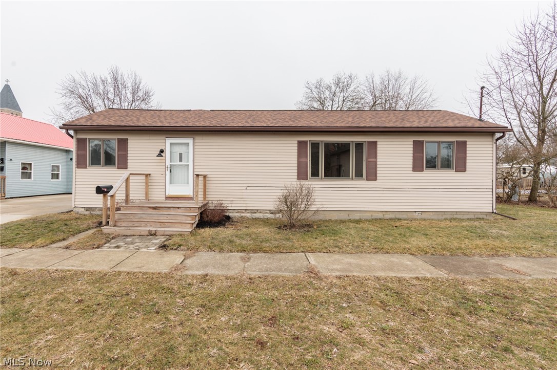 This adorable updated 1,392 sq ft ranch brings charm and space with 3 bedrooms, 1.5 baths, main-floor laundry, and a wide-open floor plan that makes the whole home feel bright, airy, and perfect for everyday living or entertaining. The updates are already handled for you new flooring, updated electrical, brand-new 2025 appliances, a new roof (2024), plus a new concrete driveway and garage door with opener in 2025. Add the 30-amp camper hookup to the garage, tons of parking, and a large city lot with plenty of room for gatherings, cookouts, and backyard fun and this cute, move-in-ready ranch is going to get people talking. This is one of those properties that is very deceiving from the road. A must see!
(List agent is related to seller.)