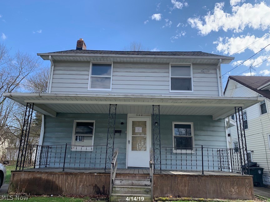 This home is LOADED with potential!!! Very roomy; AWESOME floor plan!!! Large rooms and lots of built-ins throughout!!! Wonderful back yard - large and flat!!! Realize the value and make this your next dream home or investment - won't last at this price!!! Call today before it's GONE!!!
