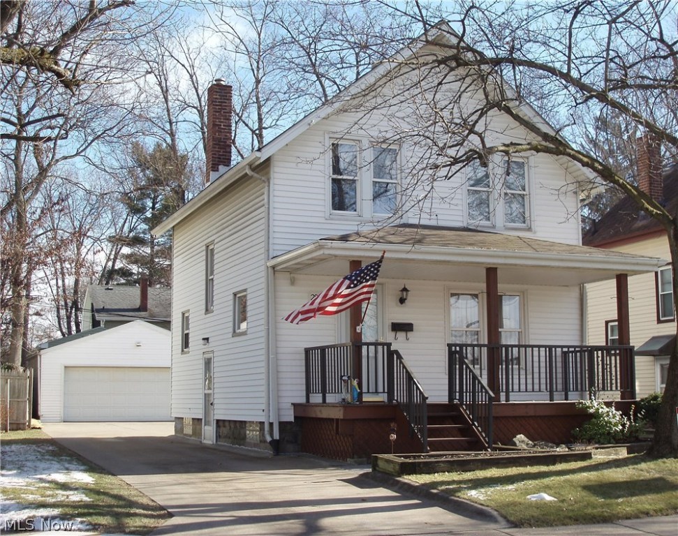 Very well kept 3 Bedroom Colonial. All Appliances stay in the Kitchen. Remodeled Bathroom. extra shower in basement. 2.5 Car block garage with opener.
Concrete Drive... SilverLake Elementary School.
Convenient location to Rt.8