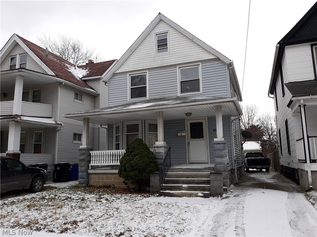 NICE COLONIAL 4 BEDS, 1.5 BATH
3 CAR GARAGE BUILD IN 1992
CEMENT DRIVEWAY.
NEWER BOILER AND WATER TANK
NEEDS SOME COSMETIC CARE
CLOSE TO SHOPPING, TRANSPORTATION AND FREEWAY