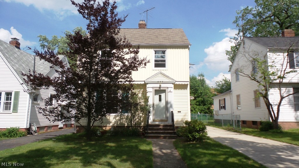 Single family Cleveland Hts house on quite street with many updates including neutral colors, hardwood floors, and appliances. Easy application process, Call today to schedule a showing.