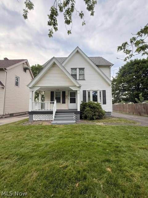 3 bedroom house in a convenient location off of Market Street. There is a detached garage with a carport. Unfinished basement with washer and dryer hook ups.