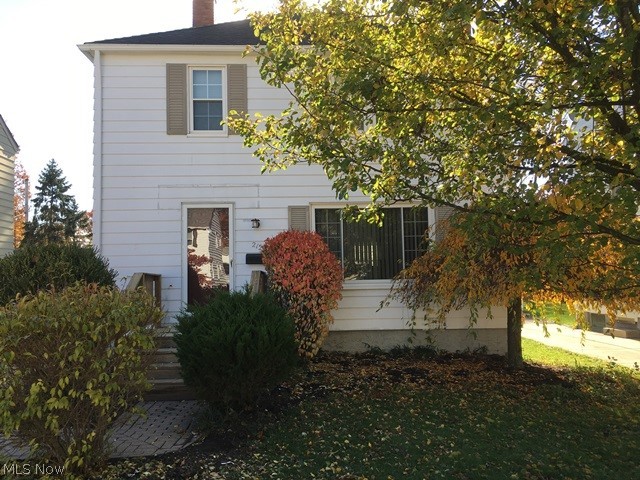 Beautifully maintained family home in wonderful location of the Falls.  Neighborhood is convenient to everything.  Previous owner did many updates including windows, furnace and central air, kitchen, flooring and remodeled bathroom.  This owner has maintained the home, replaced the roof 8 years ago, and is "move in" ready.
