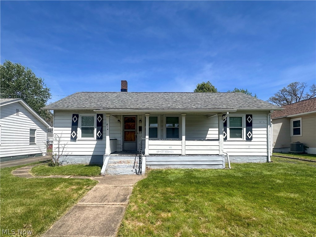 Welcome to 814 Griffin Street! This 3-bedroom, 1-bath ranch home features a spacious living room, eat-in kitchen, and a full basement.  There is also a nice-sized backyard with a storage shed. Use your imagination and transform this cozy ranch into the home of your dreams.