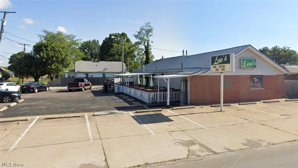 Tuxedo Park - Commercial Sale