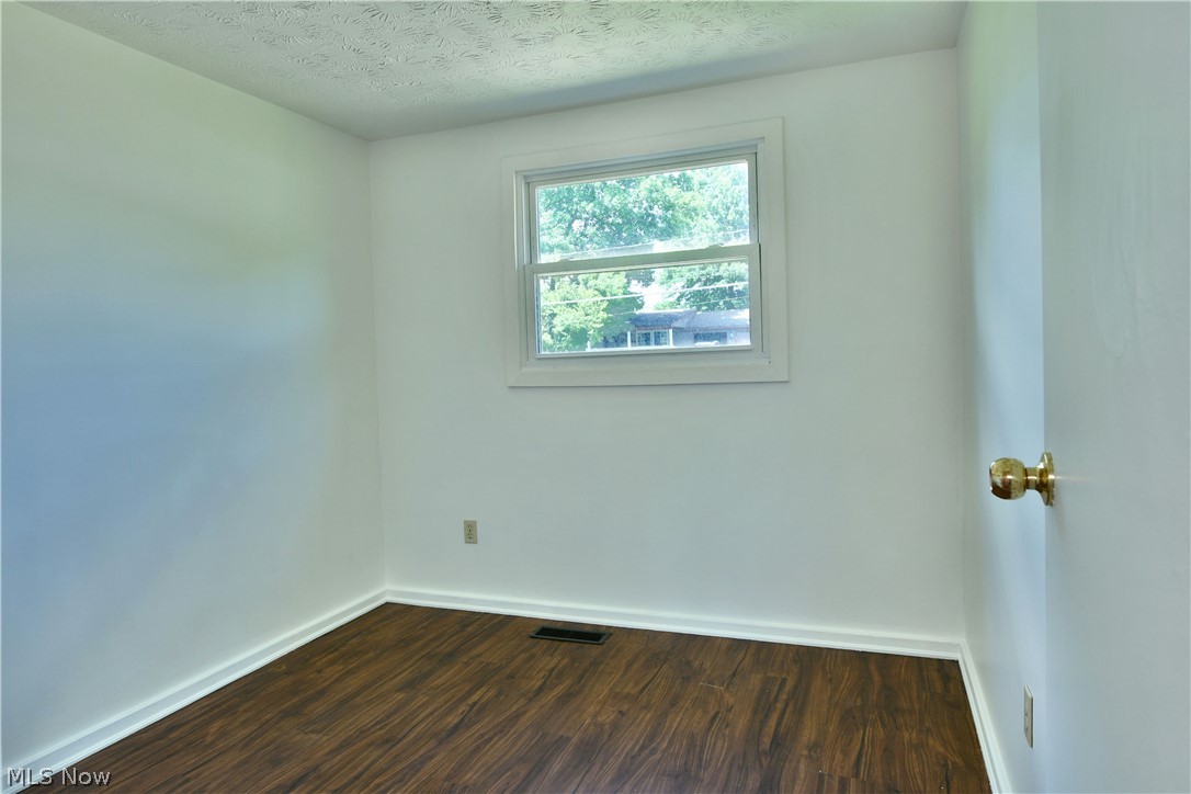 Oak View Manor 01 - Residential
