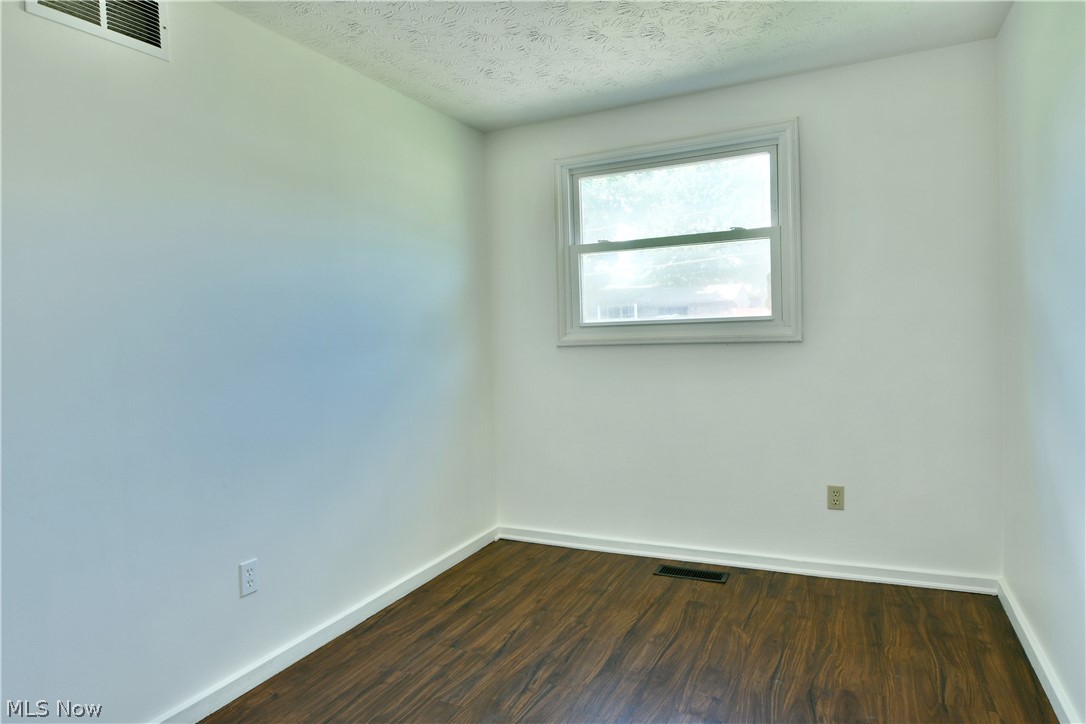 Oak View Manor 01 - Residential