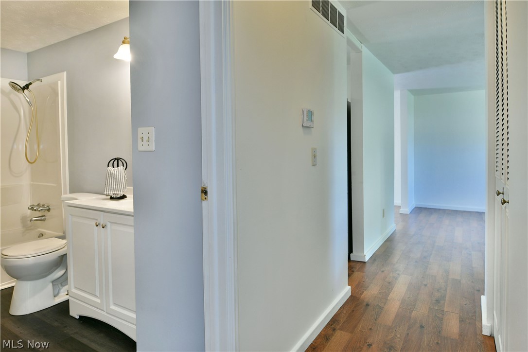 Oak View Manor 01 - Residential