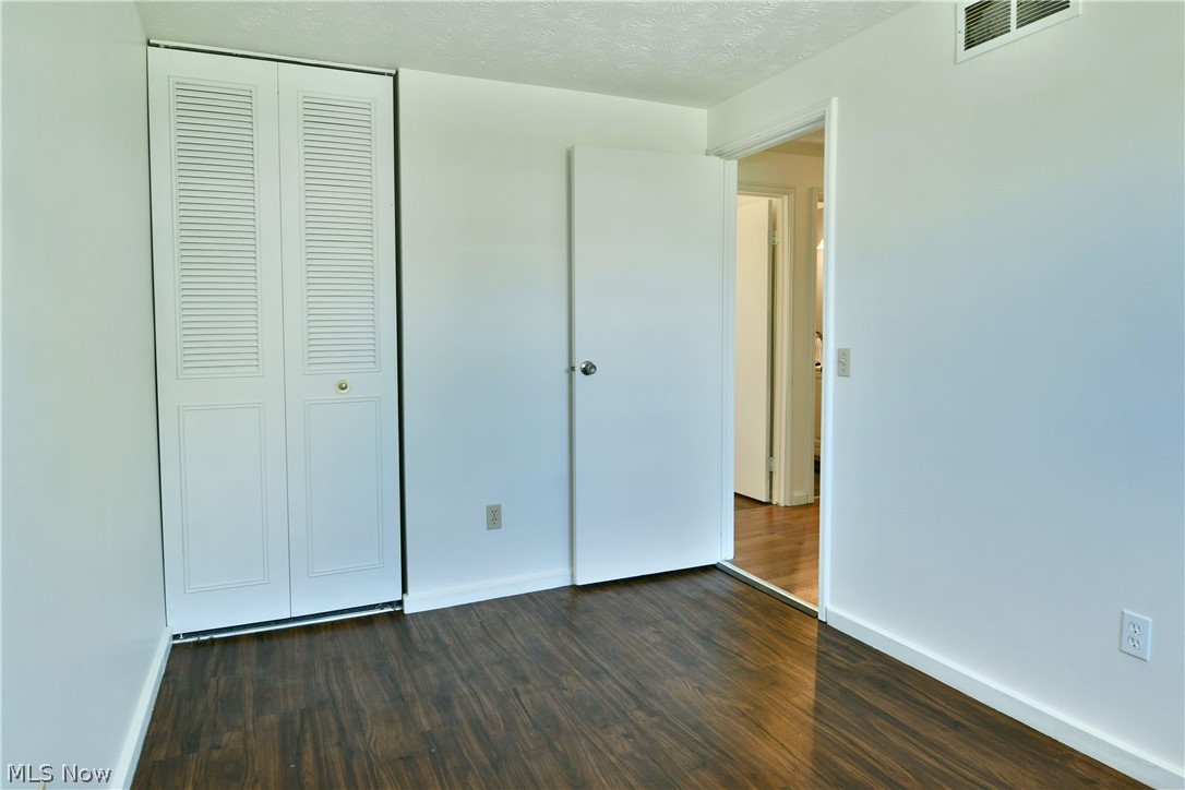 Oak View Manor 01 - Residential
