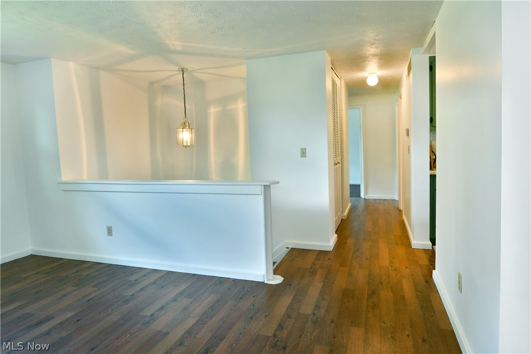 Oak View Manor 01 - Residential