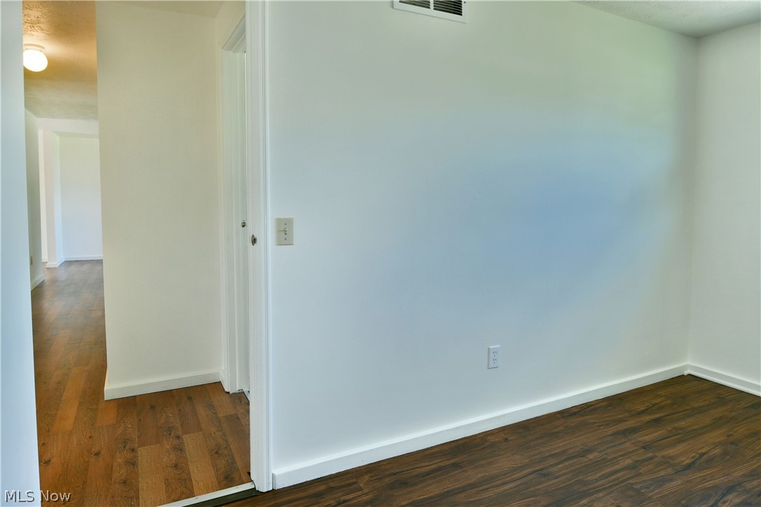 Oak View Manor 01 - Residential