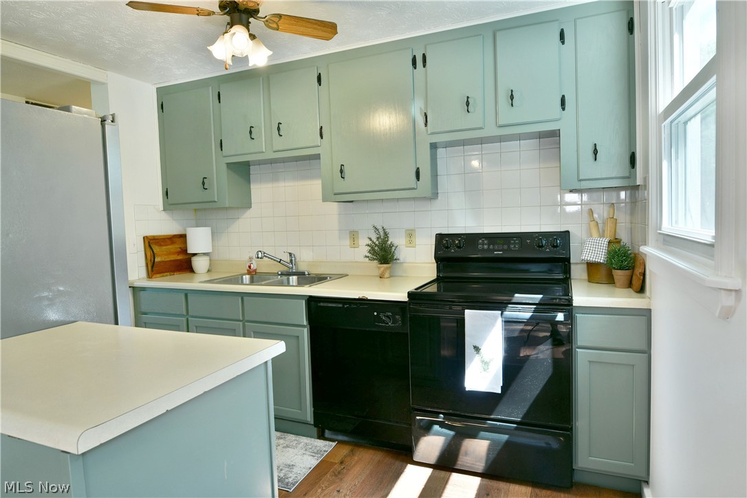 Oak View Manor 01 - Residential