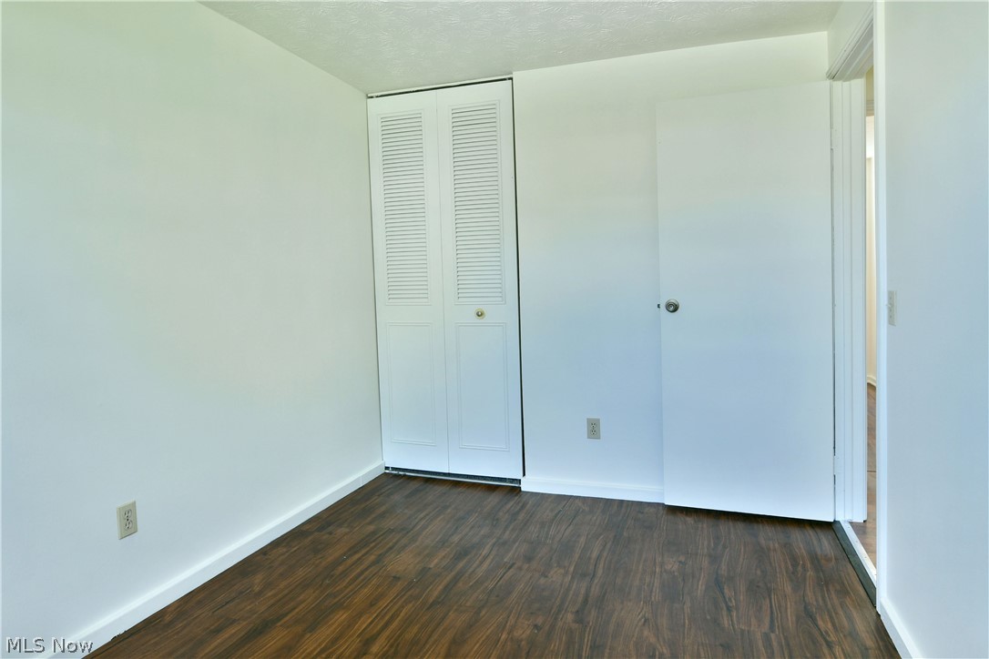 Oak View Manor 01 - Residential