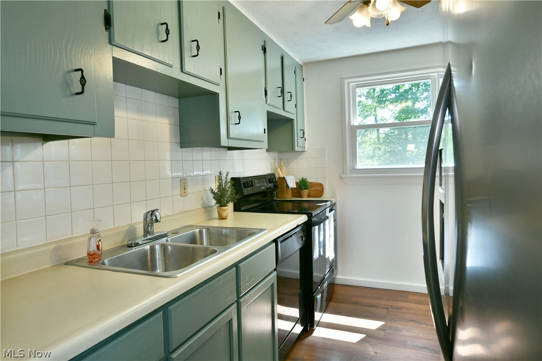 Oak View Manor 01 - Residential