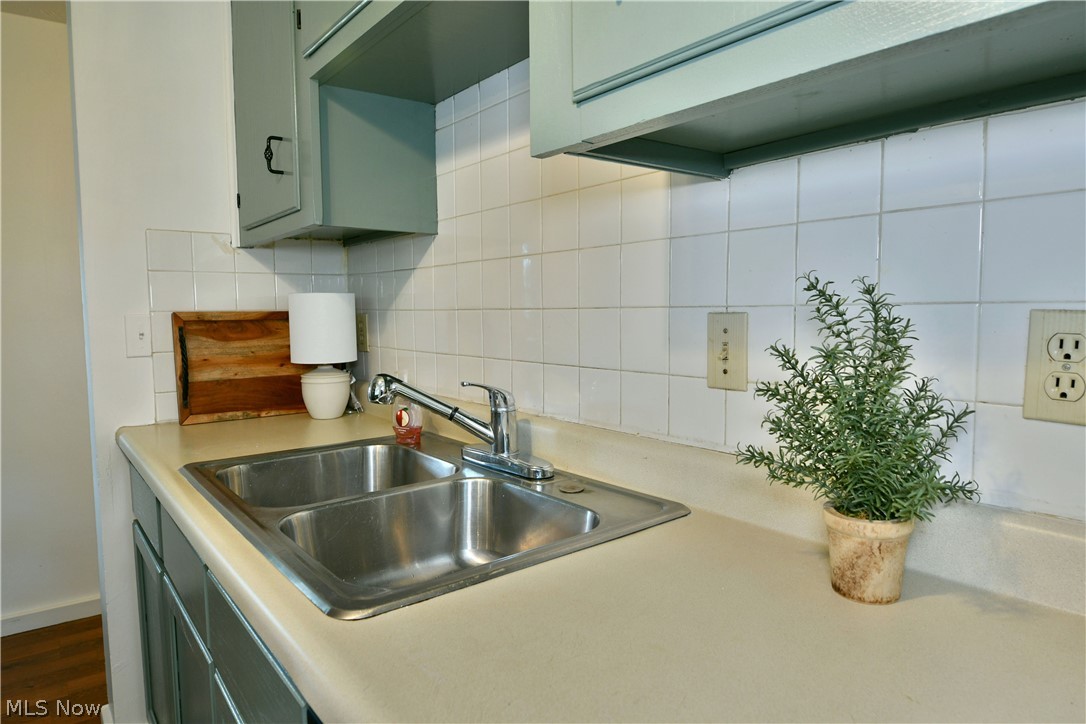 Oak View Manor 01 - Residential