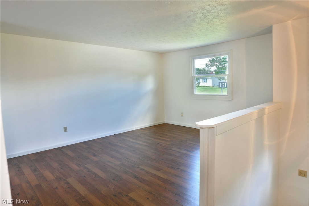 Oak View Manor 01 - Residential