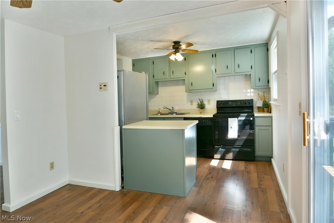 Oak View Manor 01 - Residential