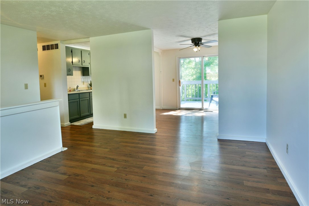Oak View Manor 01 - Residential