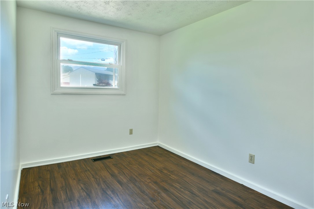 Oak View Manor 01 - Residential