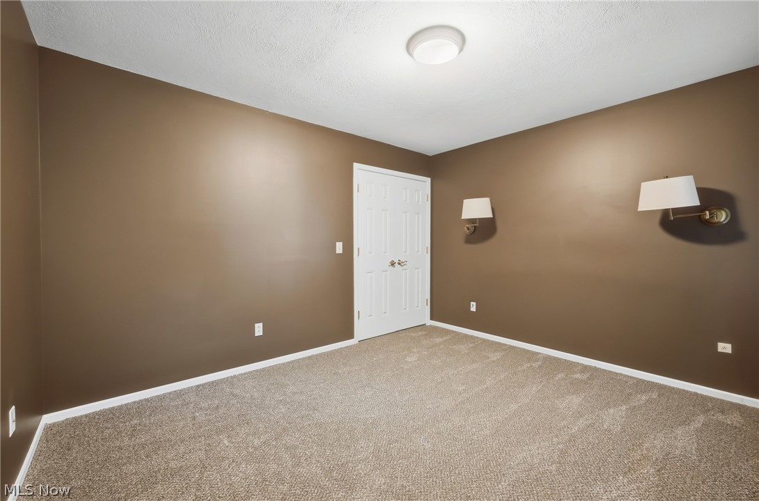 Woodlands Condo - Residential