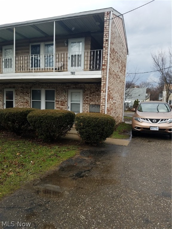 One bedroom one bathroom apt on 2nd floor. Stove and Fridge included.  $625 deposit. $625 rent. No credit check.  $50 app fee to check criminal and eviction history. Ready to move into. Plenty of parking.