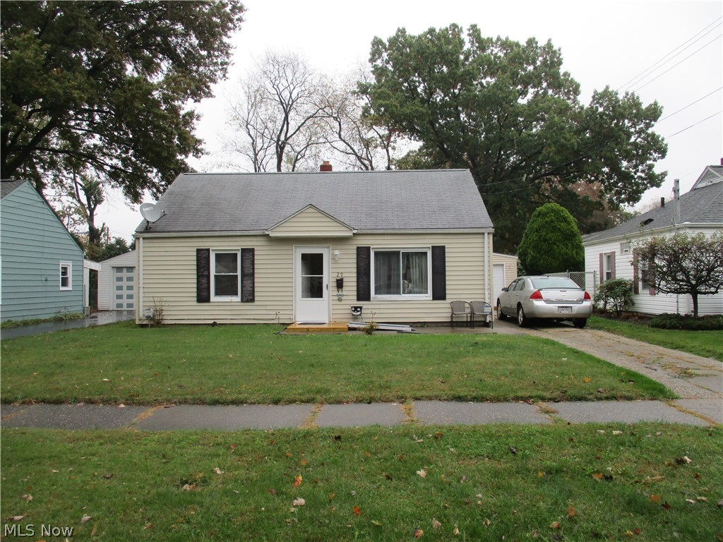 Ranch home, 2 bedrooms no basement, Furnace replace in 2015. HWT new in 2020.   
Near Davenport Park.
Tenant occupied.