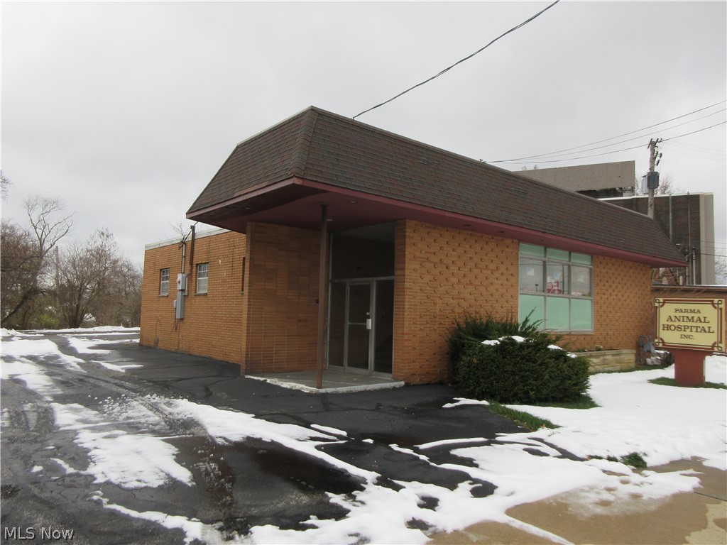 Previous Parma Animal Hospital up for online only bidding This property appeals to investors, business owners looking for more room, as well as the vet practice or animal hospital looking for a new location. Located off of Pearl Road in Parma, this building has the base to be a great opportunity. With access off of Pearl Road, there is off street parking, office space, operating rooms, exam rooms, and kennels or animal boarding already in place. Bring your ideas to capitalize on this rare opportunity.