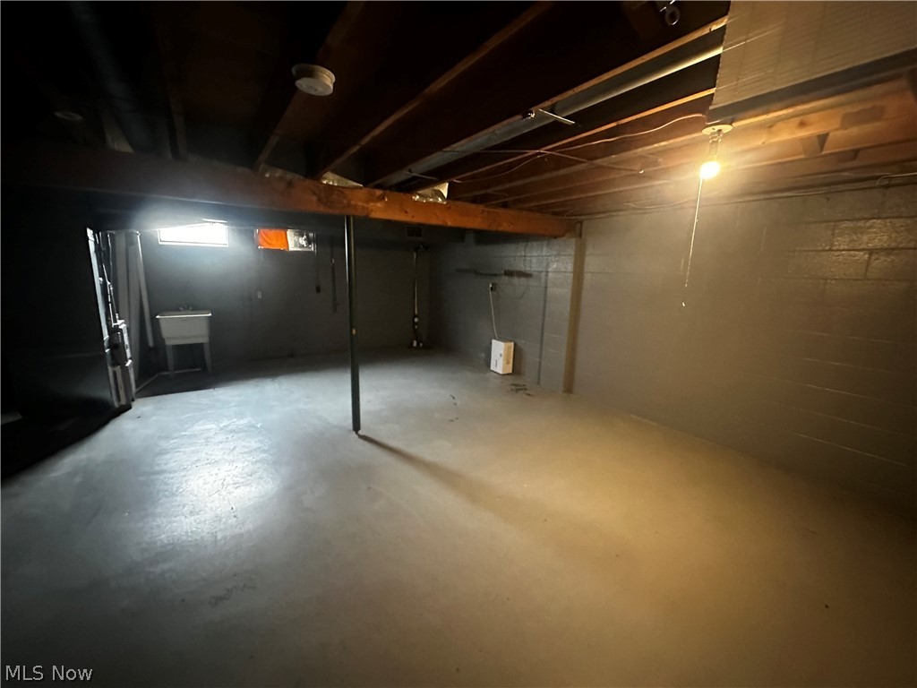Woodview Manor - Residential Lease