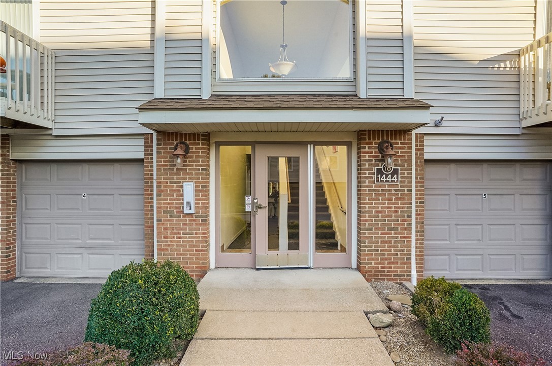 Brookledge Commons Condos - Residential