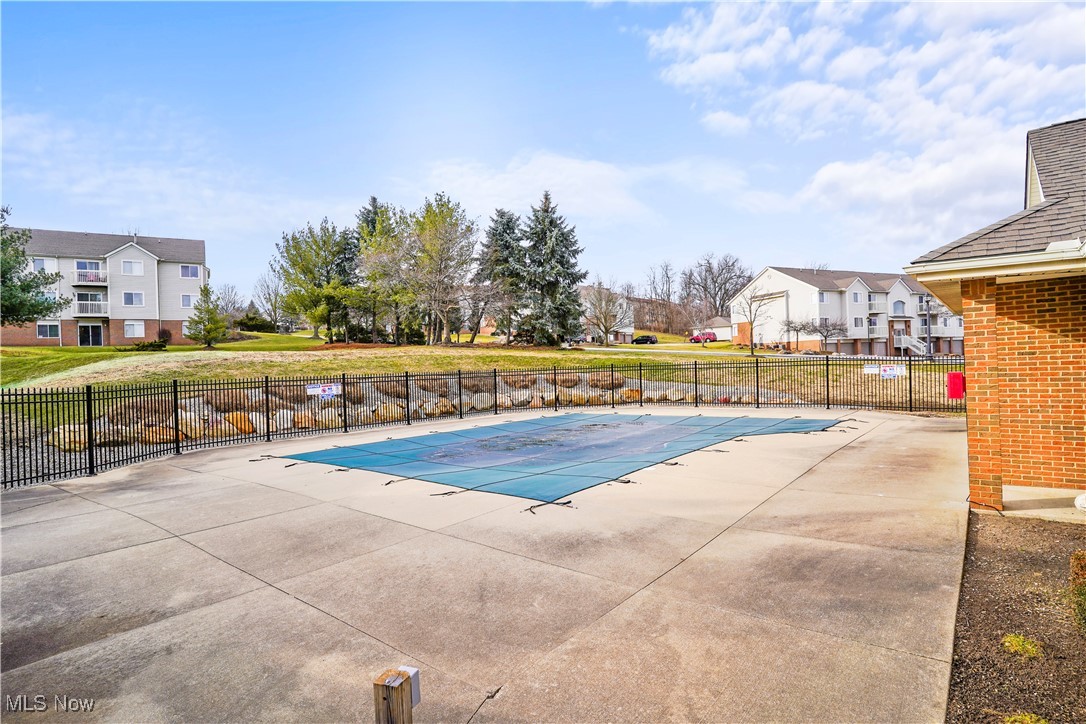 Brookledge Commons Condos - Residential