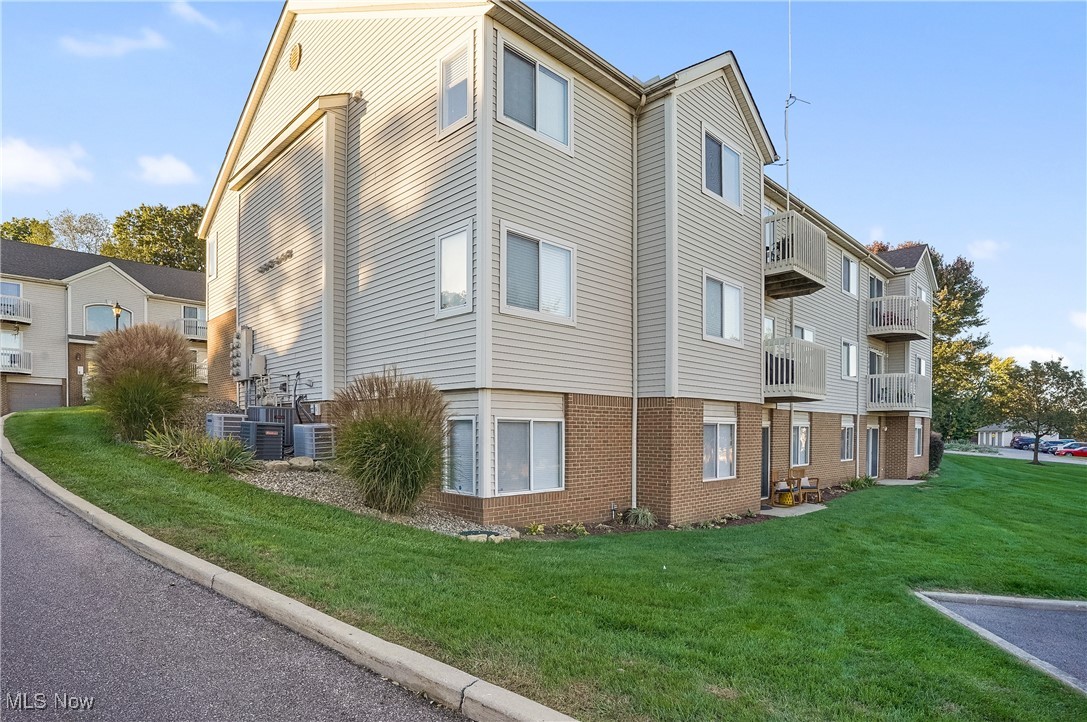 Brookledge Commons Condos - Residential