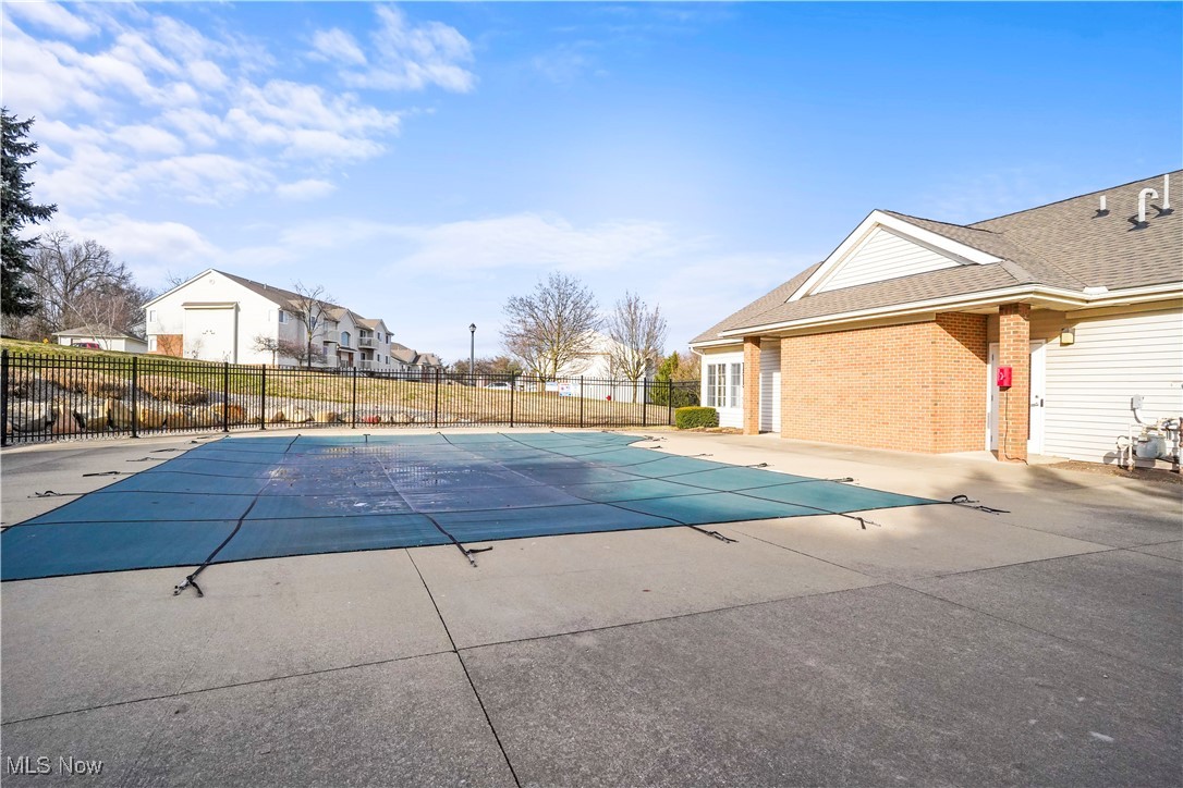 Brookledge Commons Condos - Residential