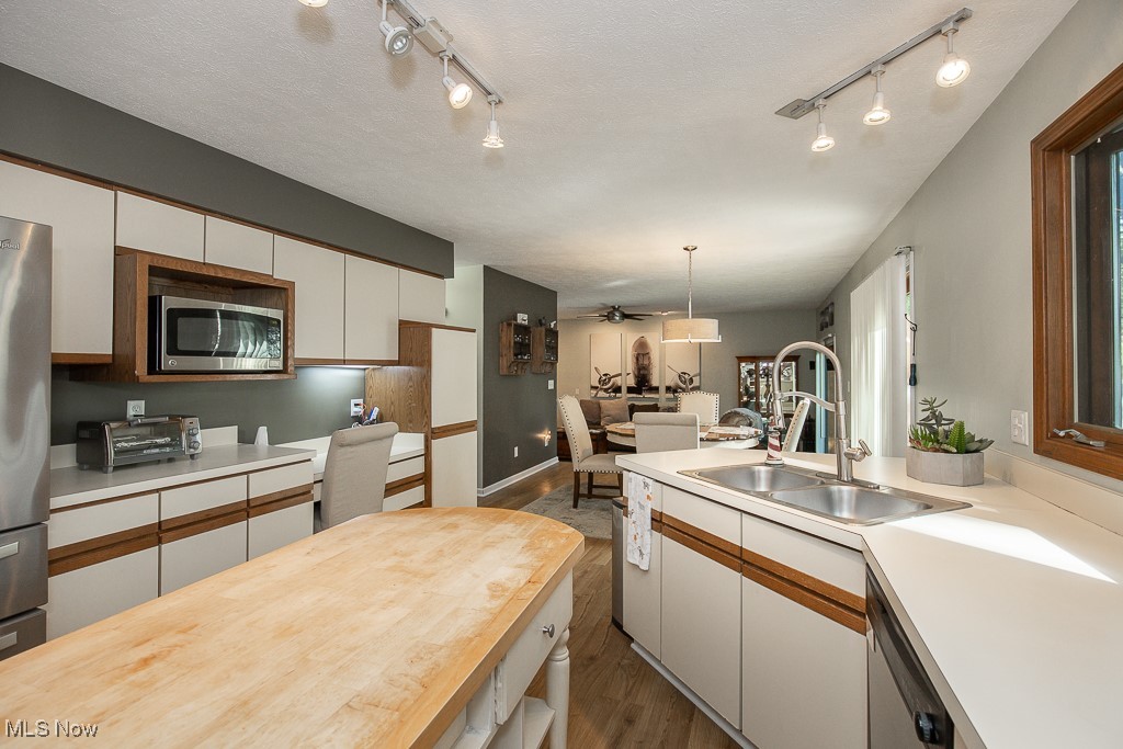 James Realty - Residential