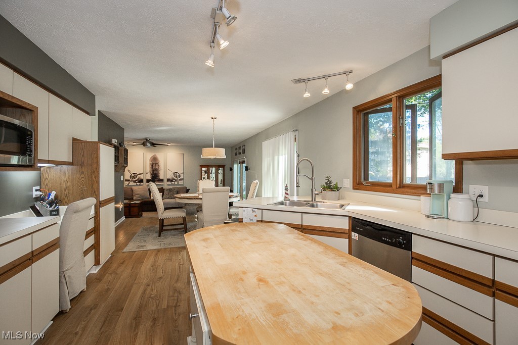 James Realty - Residential