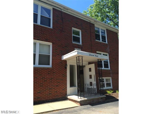 Dont miss this remodeled unit just down the street from all the great new shopping and entertainment of Portage Crossing!
Welcome home to this bright and sunny top floor unit. The eat in kitchen just off the dining area and living area. Down the
hall you will find the bathroom and 2 nicely sized bedrooms. Coin laundry on site. Off street parking. Steps away from
restaurants, The Market District and the Theater, the location cant be beat! Dont miss this one! We run credit, criminal and
eviction history and verify income. Every adult occupant must apply. $35 fee per person. No pets, no Section 8.