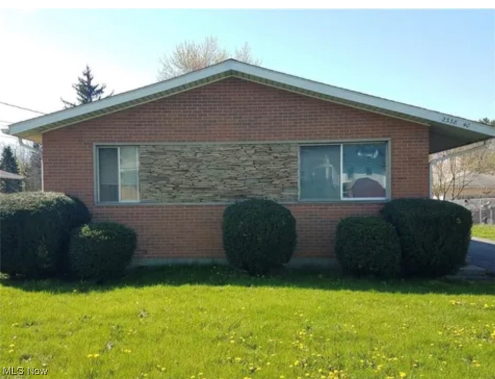 SHOWINGS FOR 2338 - 2340 NICHOLAS BEGIN SATURDAY, 4/1 FROM 12 TO 3 PM.  Amazing opportunity to buy 2 properties right next to each other!  2338 - 2340 are currently vacant and easy to show. Both sides have kitchen, living room, 2 bedrooms, full bath with shower/tub, and private, full basements.